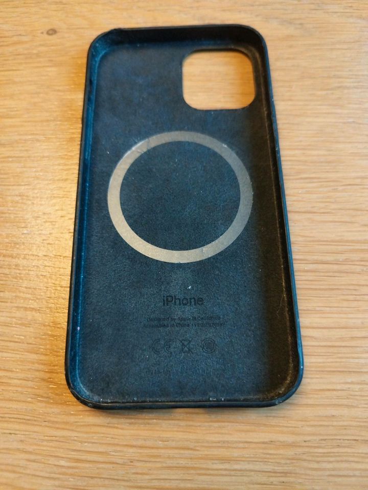 Schwarze Hülle iPhone 12 "Leder" in Haan