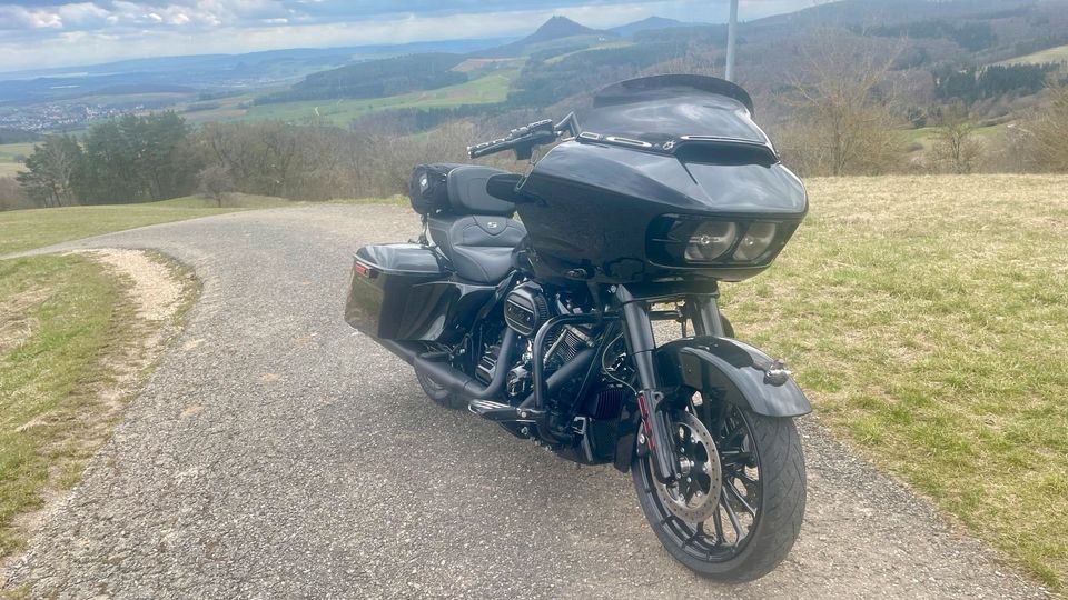 Harley Davidson Road Glide Spezial 114 mit vielen Extras in Hilzingen