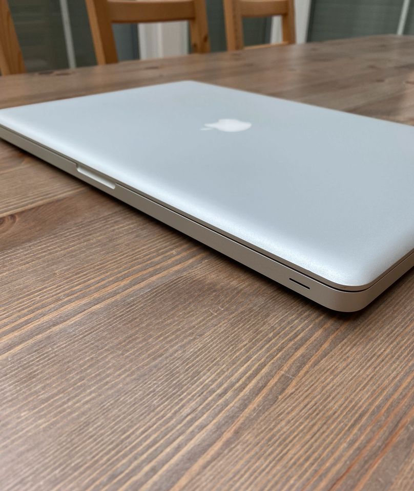 Apple MacBook Pro 17" Intel Core i7 2,20 GHz in Wolfsburg