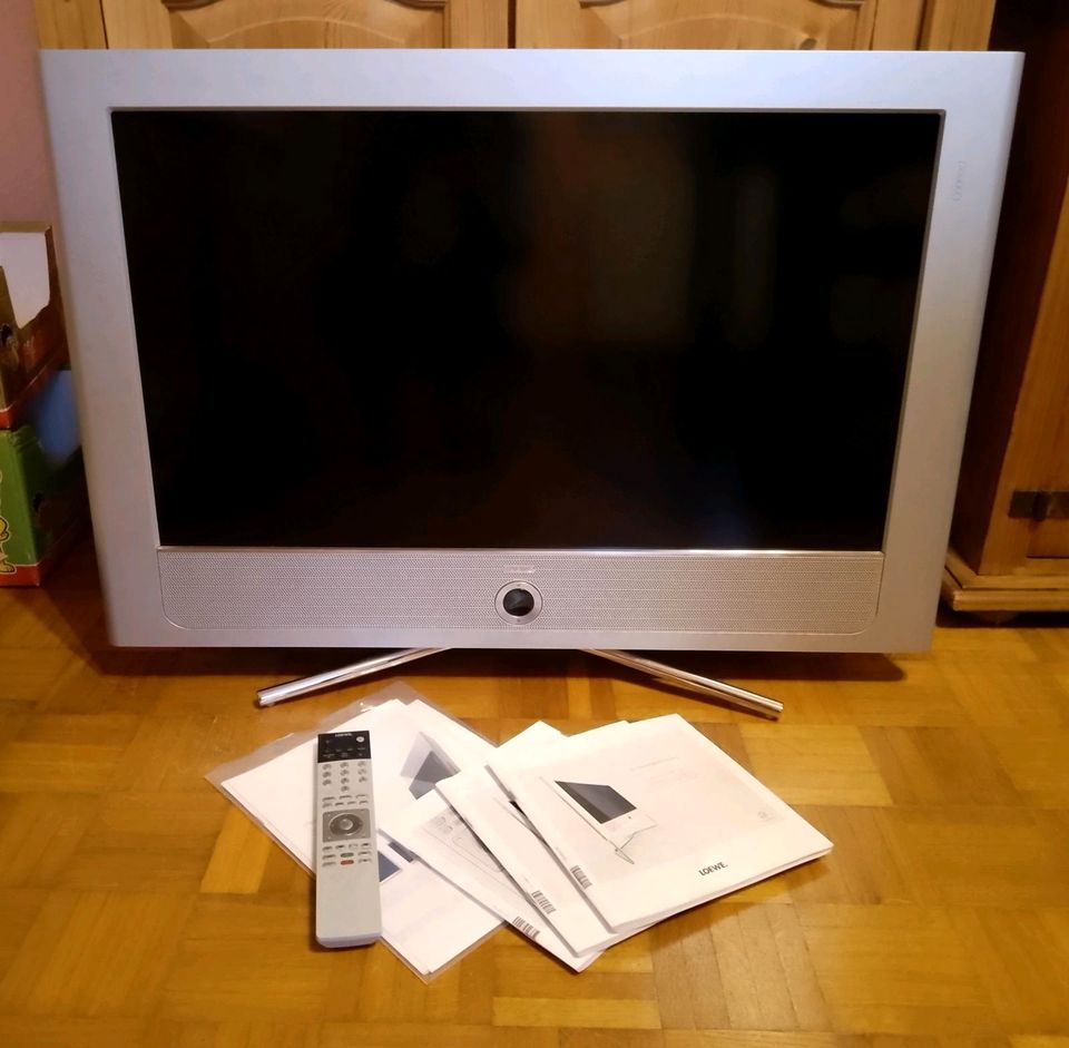 LOEWE. LCD Fernseher 32", ⧄ 80 cm, mit Digital Recorder in Bimöhlen