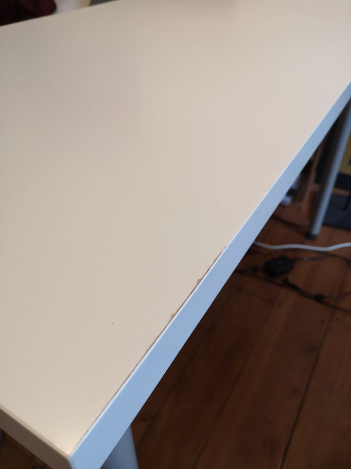 weißer IKEA-Schreibtisch (120x60cm) in Karlsruhe