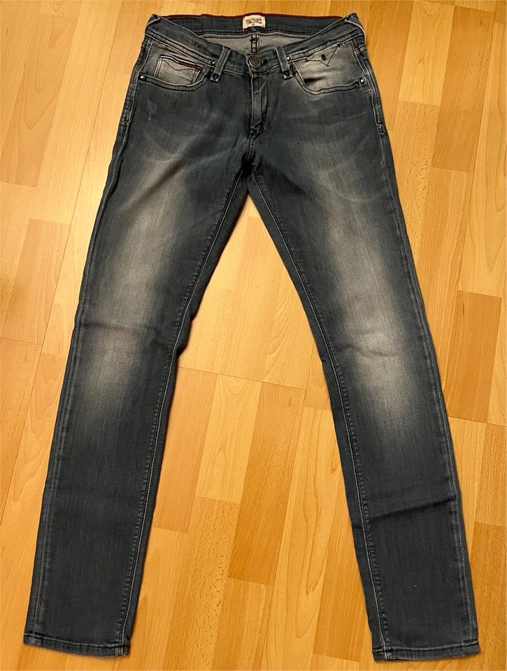 Tommy Hilfiger Denim Jeans 27/30 Damen grau in Marsberg