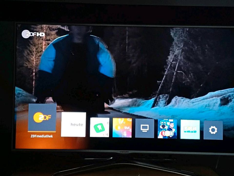 Samsung Smart TV  40 Zoll mit Fernbedienung in Regensburg