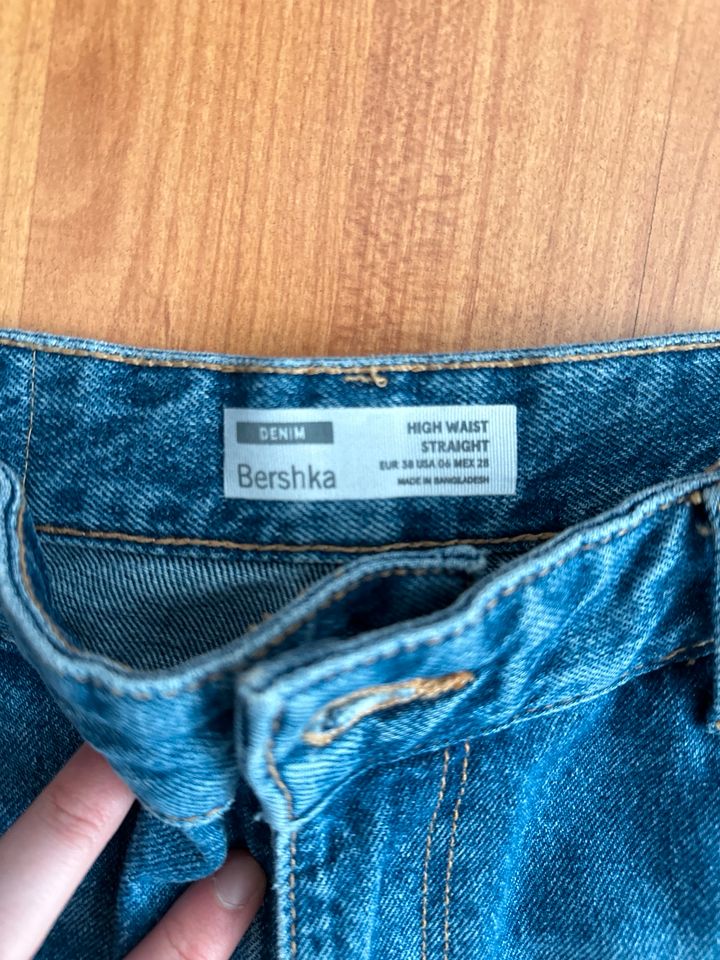 Jeanshose Bershka Gr. 38 zu verkaufen! in Großenkneten