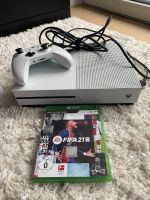 Xbox one S mit einem Controller und FIFA 21 Mitte - Tiergarten Vorschau