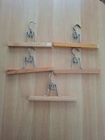 5 Kleiderbügel Hosenbügel Holz aus der DDR Ostalgie Baden-Württemberg - Heimsheim Vorschau