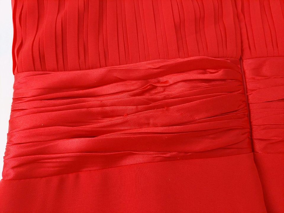 Festliches Kleid rot Tüll mit Seidenschleife, L in Penzberg