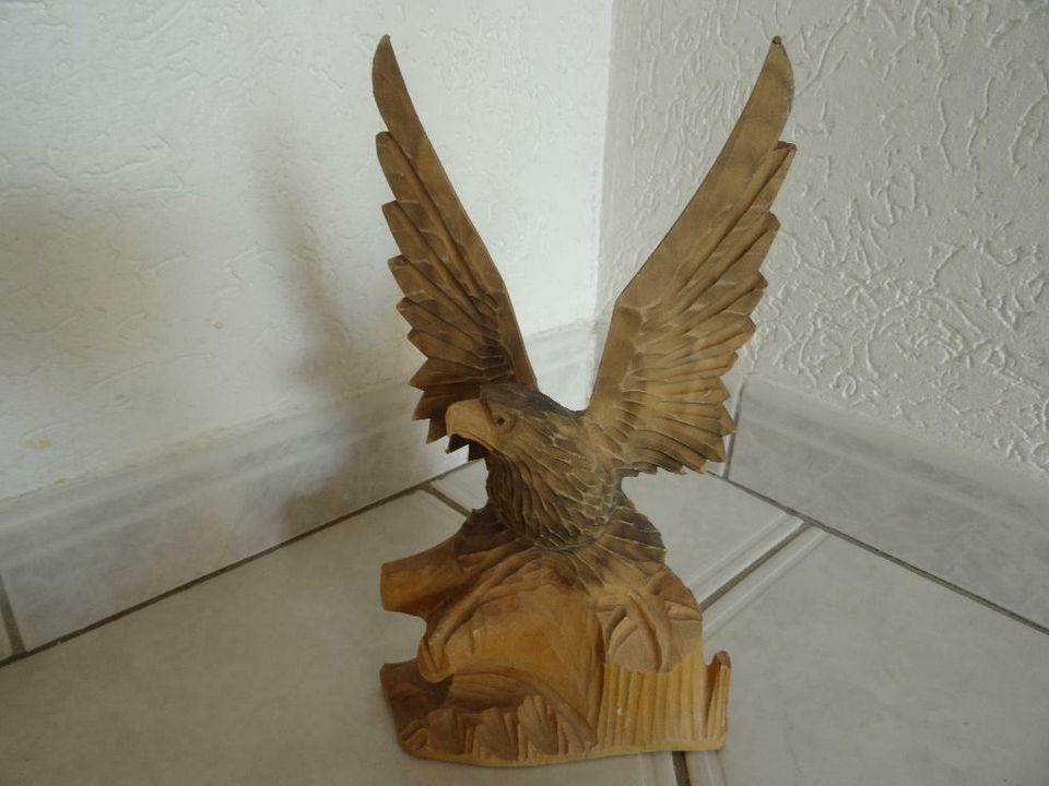 Adler Figur Holz handarbeit. in Mühlhausen im Täle