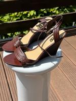 Braune Esprit Keilabsatzpumps Gr. 38 Hannover - Bothfeld-Vahrenheide Vorschau