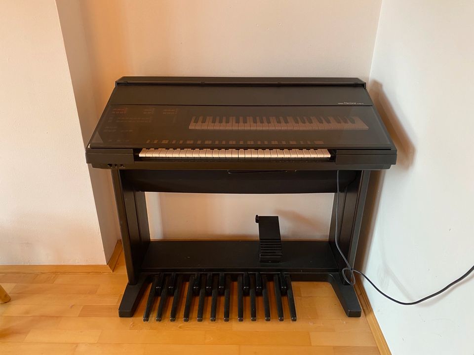 Yamaha Electone HS-4 elektrische Orgel in Bremervörde