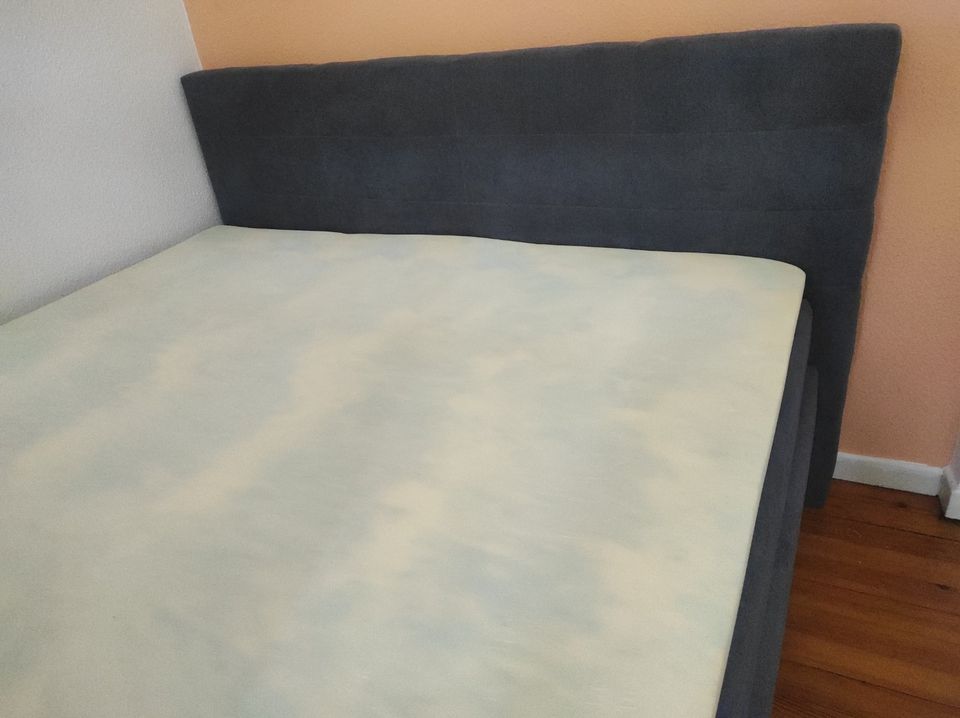 Luxuriöses 180x200cm Boxspringbett mit Bettkasten + Zubehör in Saarbrücken