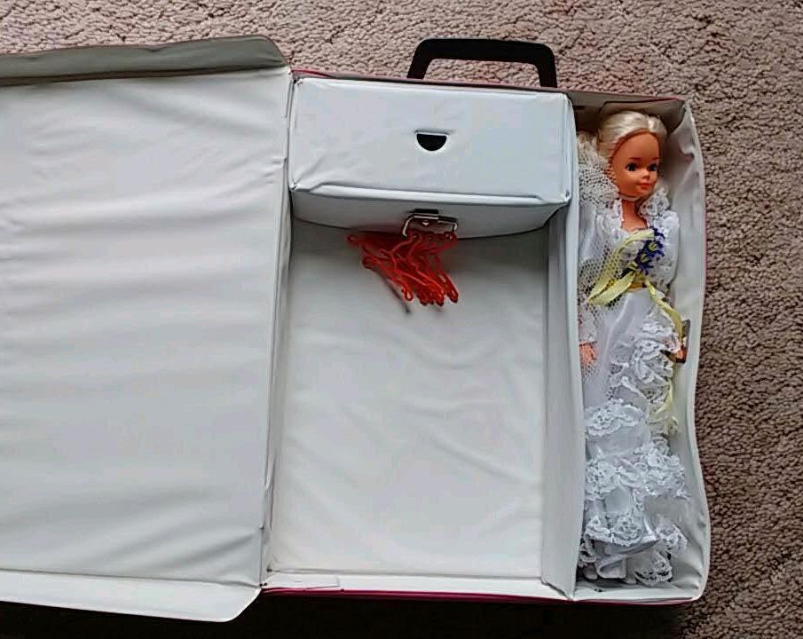 Barbie Koffer Mattel mit Puppe in Amberg