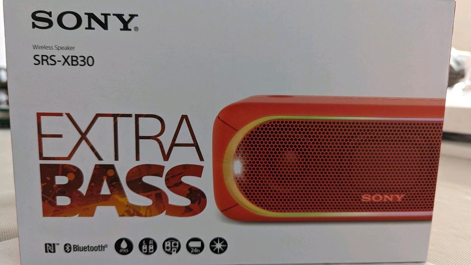 Sony SRS-XB30 Bluetooth Lautsprecher in rot in Köln