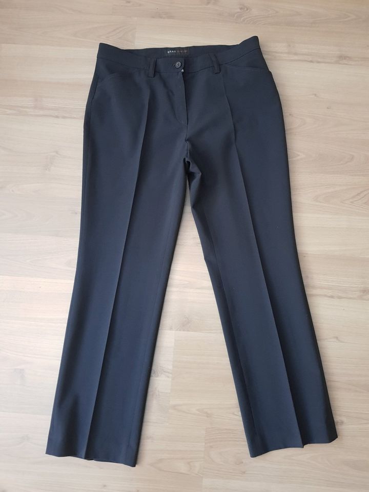 BRAX EVELYN  SLIM  LINE  Elegante Damen Hose  Gr. 40 K  Schwarz in Neuss