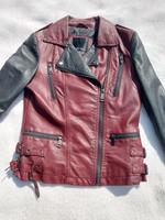 Rot Schwarze Kunstleder Jacke XS 34/36 Brandenburg - Neuenhagen Vorschau