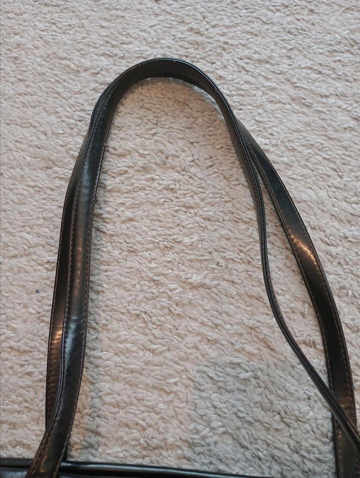 Schöne schwarze Kunstlederhandtasche, Damen, Tasche, Handtasche in Berlin