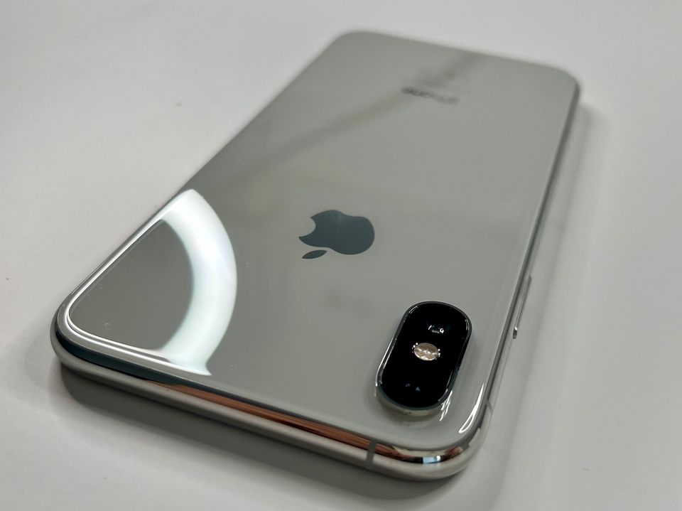 Apple iPhone XS 64GB Silber Super Zustand 100% Akku in Bamberg