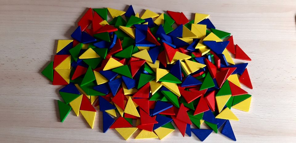 eibe Holzlegespiel Tangram (bunte Dreiecke) in Essen