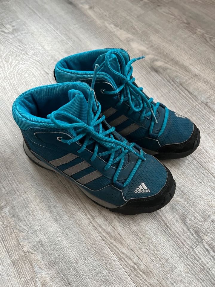 Adidas Schuhe Gr. 33 in Schrecksbach