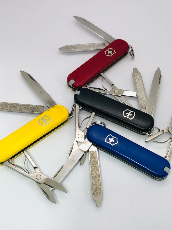 SET 4x Victorinox Classic SD Yelow/Black/REd/Blue Swiss Army knif in Zittau