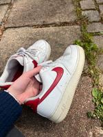 Nike Air Force 1 weiß / rot gebraucht Nordrhein-Westfalen - Neuss Vorschau
