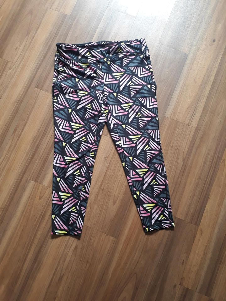 Funktionssportleggings Gr 44/46 bunt in Nürnberg (Mittelfr)