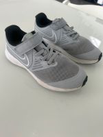 Kinder Sportschuhe Sneaker Nike 32 grau Runfast Berlin - Reinickendorf Vorschau