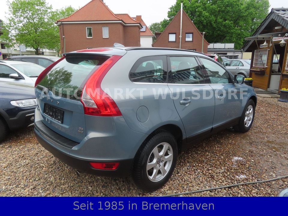 Volvo XC 60 Momentum AWD,1Hand,Scheckheft,Leder,AHK, in Bremerhaven