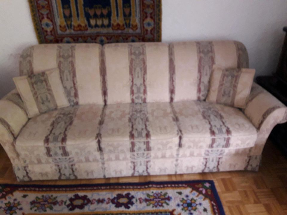 3 er Sofa 2 Sessel 1 Hocker in Berlin