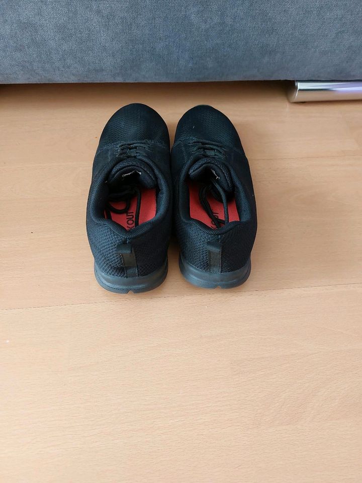 Sneaker schwarz in Emstek