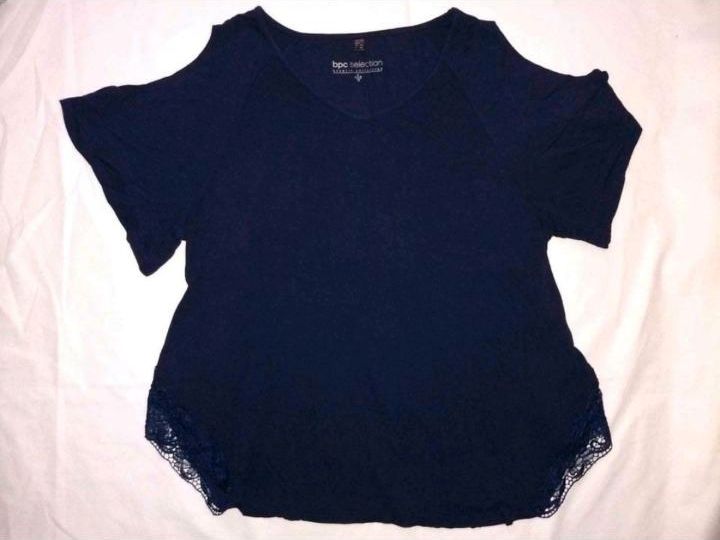 T-Shirt dunkelblau Spitze Schulter Cut-out L 44/46 Bonprix in Innenstadt -  Poll | eBay Kleinanzeigen ist jetzt Kleinanzeigen