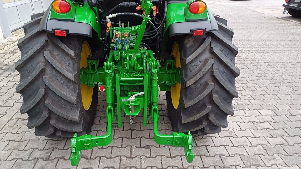 JOHN DEERE 5075GF Traktor Plantagentraktor Hopfenbau Weinbau in Wolnzach