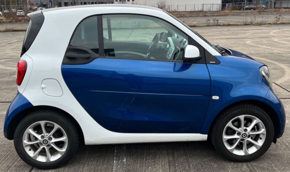 Smart Fortwo Coupe in Weiß/Blau – Aus 3.Hand, Top-Zustand mit TÜV in Aschaffenburg