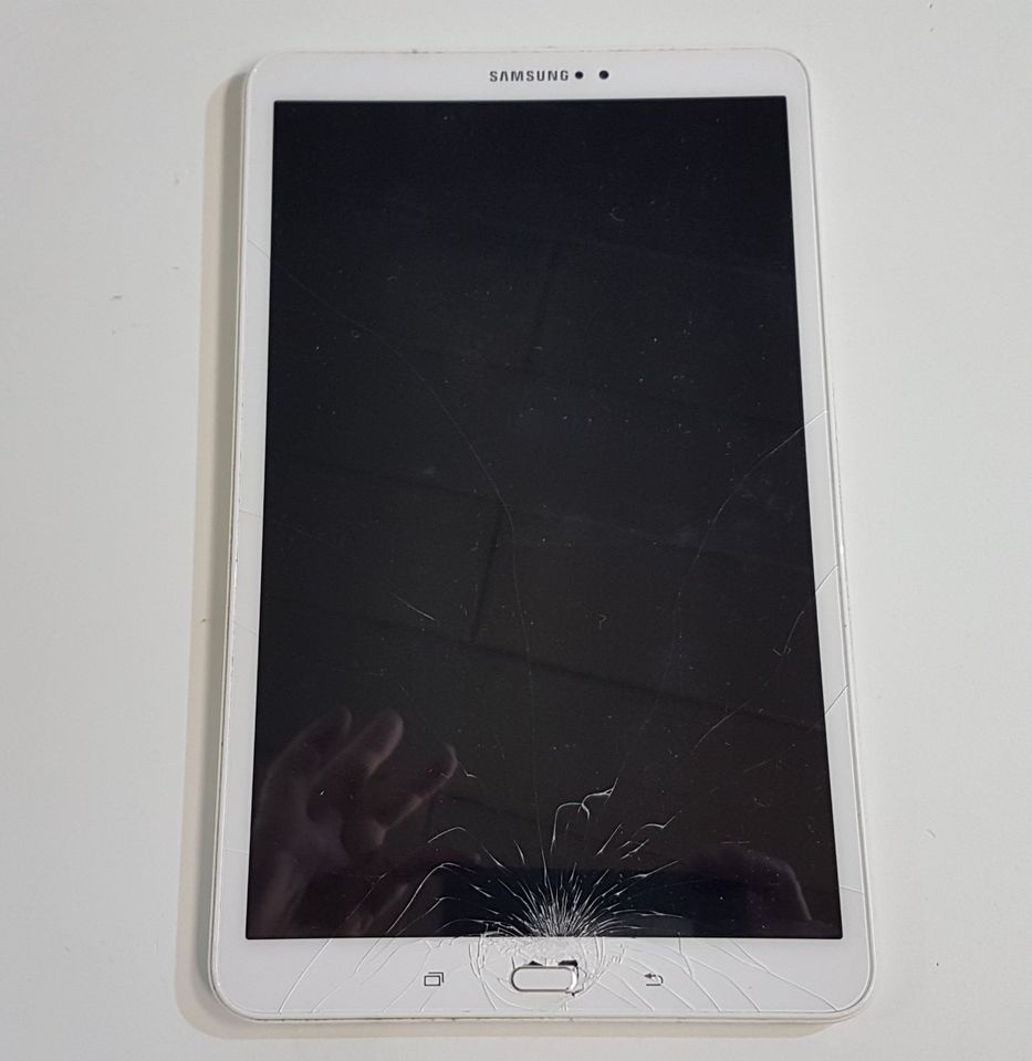 Samsung Tablet SM-T580  defekt in Leippe-Torno