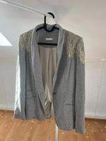 grauer Blazer mit Stick an den Schultern Ubstadt-Weiher - OT Weiher Vorschau