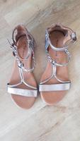 Tamaris Sandalen T-Steg Gold/Bronze Gr. 39 *NEU* Sachsen-Anhalt - Magdeburg Vorschau