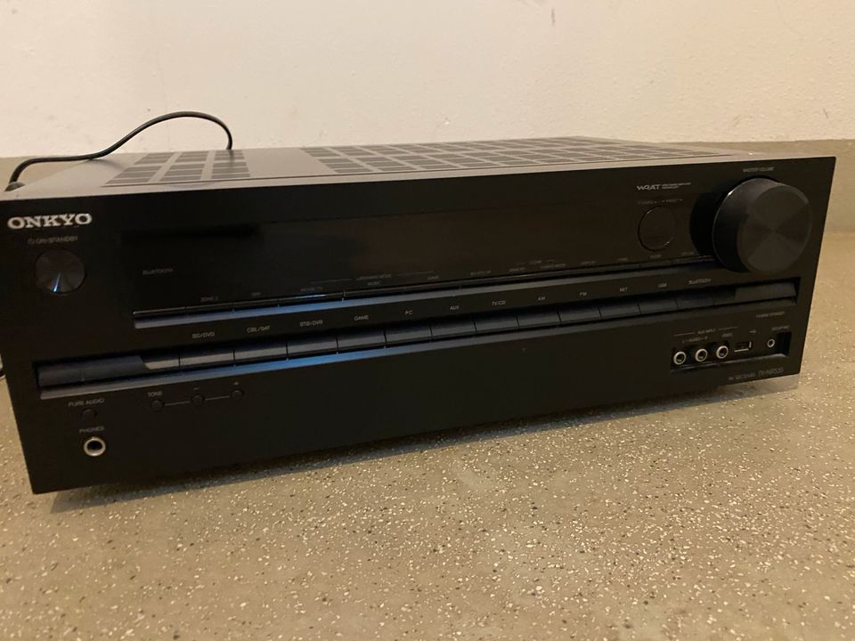 ELAC Dolby Surround 5.1 + ONKYO AV-Receiver (+ Samsung 40“ FHD) in Hattersheim am Main