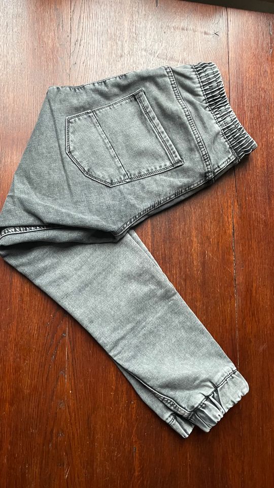 Hose Denim grau 28/32. Entspricht etwa Herren XS, Damen S in Köln