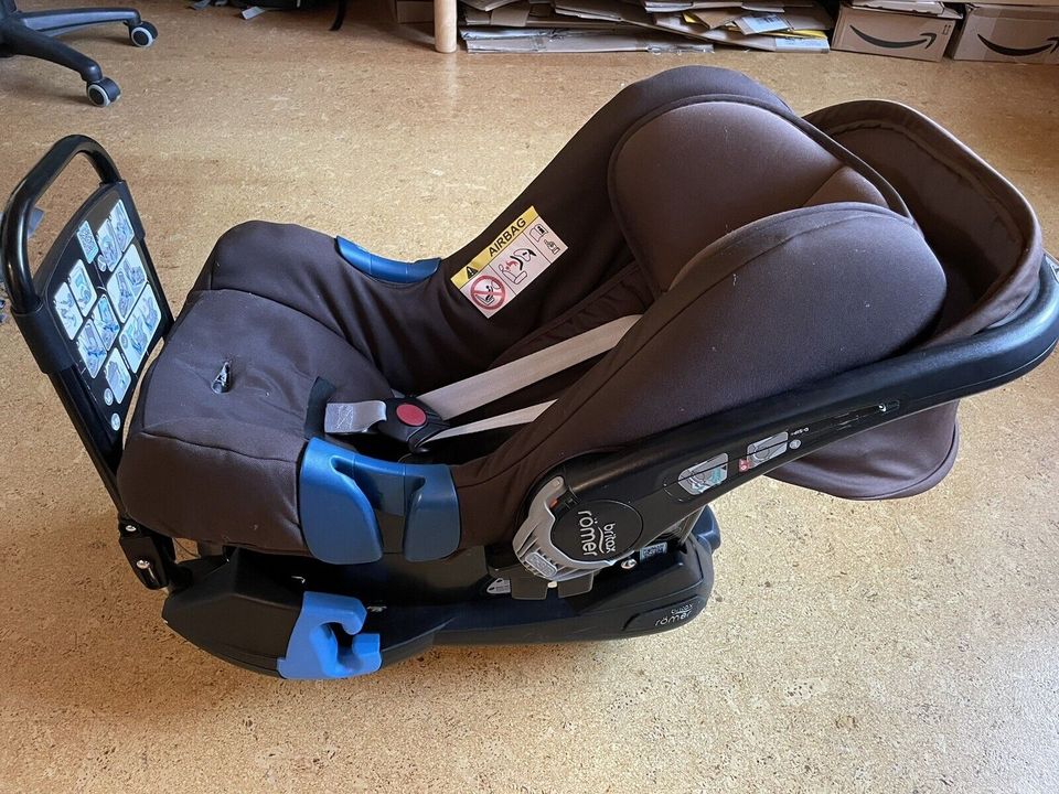 Britax Römer Babyschale 0-13kg + Britax Römer Base für Babyschale in Mietingen