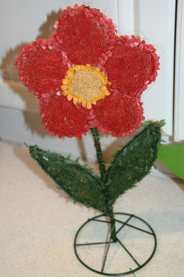 DDR Dekoration, Holzgans mit großen Blumen, Retro Deko in Berlin