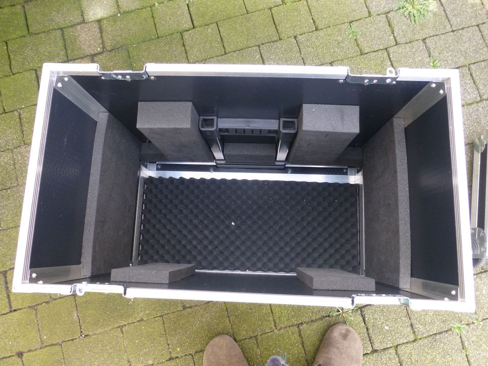 Pro Flightcase H= 630 , B=340 , L= 620 mm , Öffnung oben und unte in Delbrück