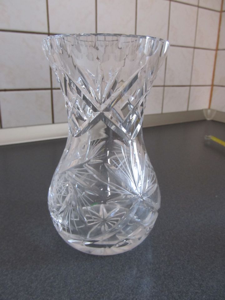 Alte masive Glasvase schweres Glas 16 cm in Göttingen