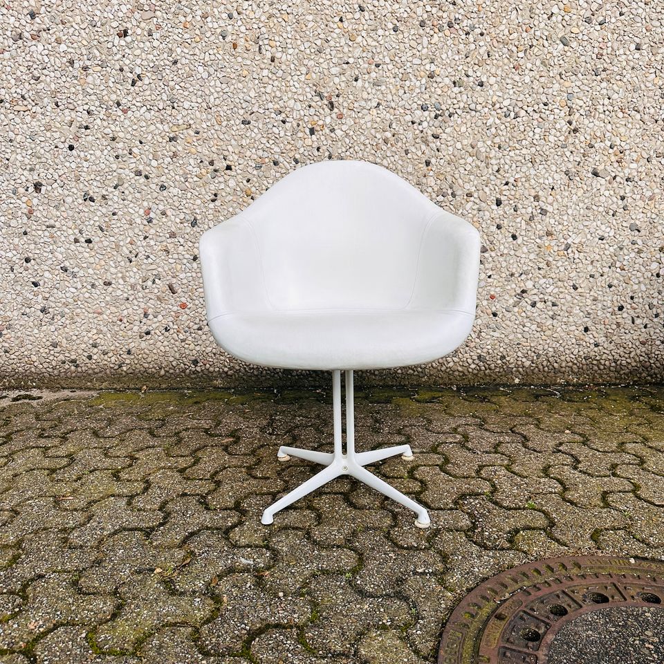 SETPREIS! 3x Herman Miller / Vitra - Charles & Ray Eames - Fiberglass Armchair | Stühle / Sessel | Zeitloser Designklassiker | La Fonda in Düsseldorf