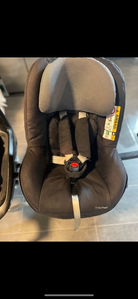 Maxi Cosi mit Isofix Station in Adendorf