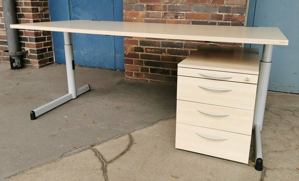 STEELCASE Büromöbel Aktenschrank Schreibtisch Sideboard Büro in Berlin