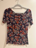 Sommer T-Shirt mit Blumen Muster, halb schulterfrei, Größe S Niedersachsen - Schüttorf Vorschau