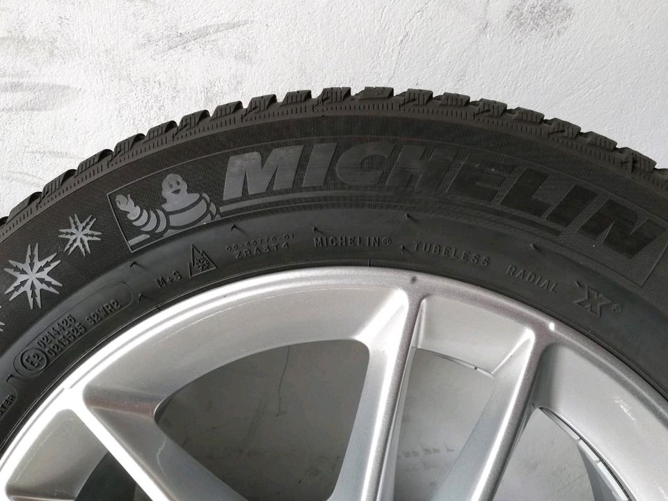 4x neuwertig 205 60 R16 92H Michelin Winterreifen Mercedes Felgen in Detmold