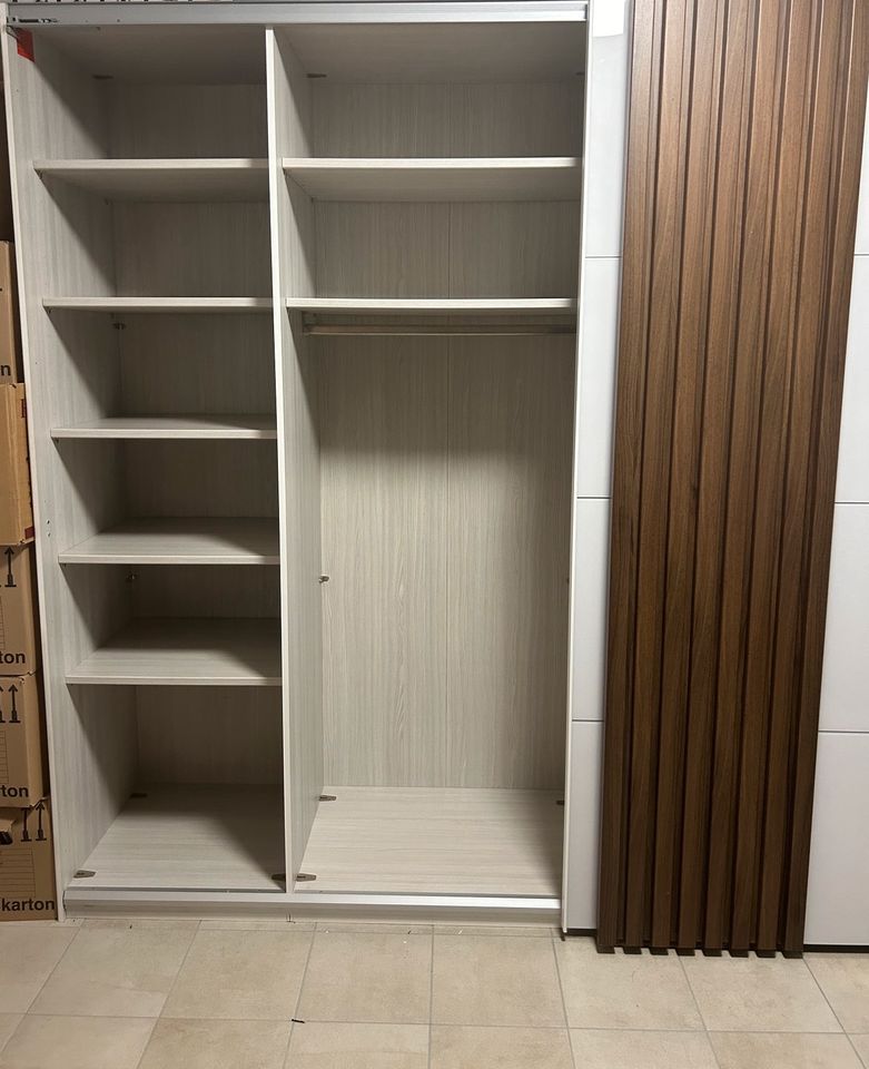 Kleiderschrank in Pliening