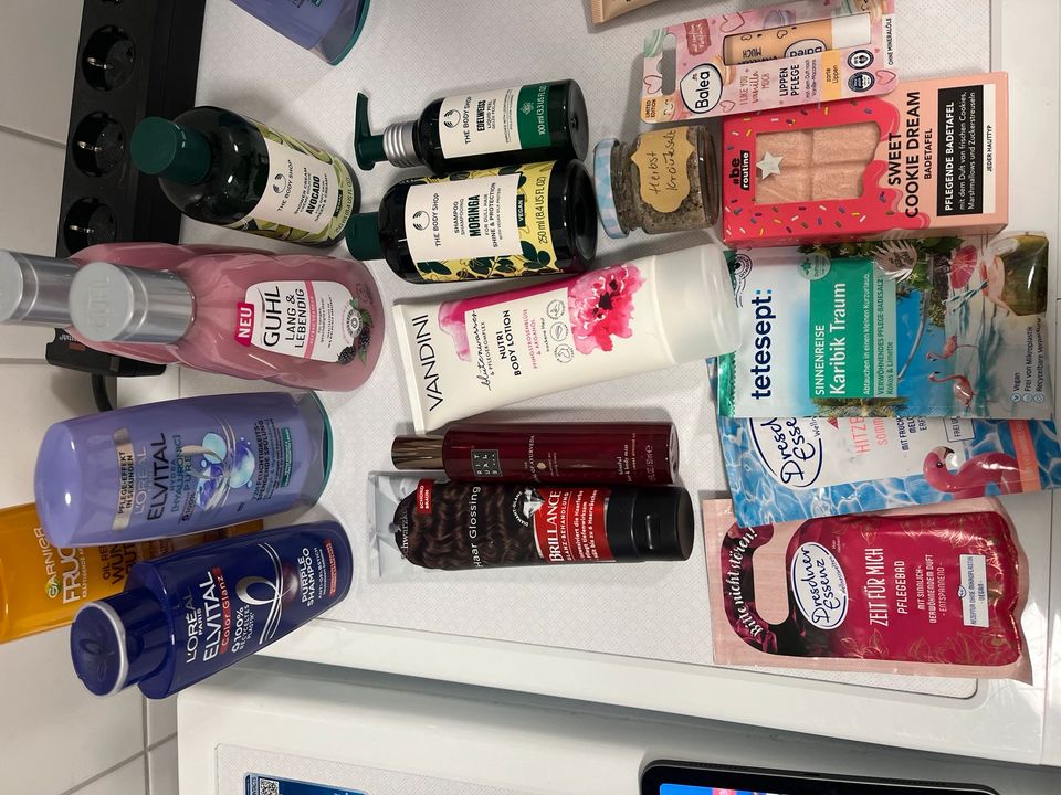Kosmetikpaket Pflegeprodukte Drogerie Verbrauchsmaterialien in Leverkusen