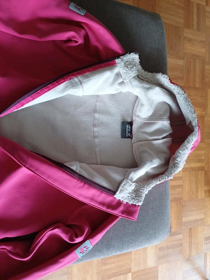 Softshelljacke von Jack Wolfskin für Mädchen in 140 in Erlangen